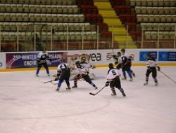 Buz hokeyinde Gençlikspor farkı